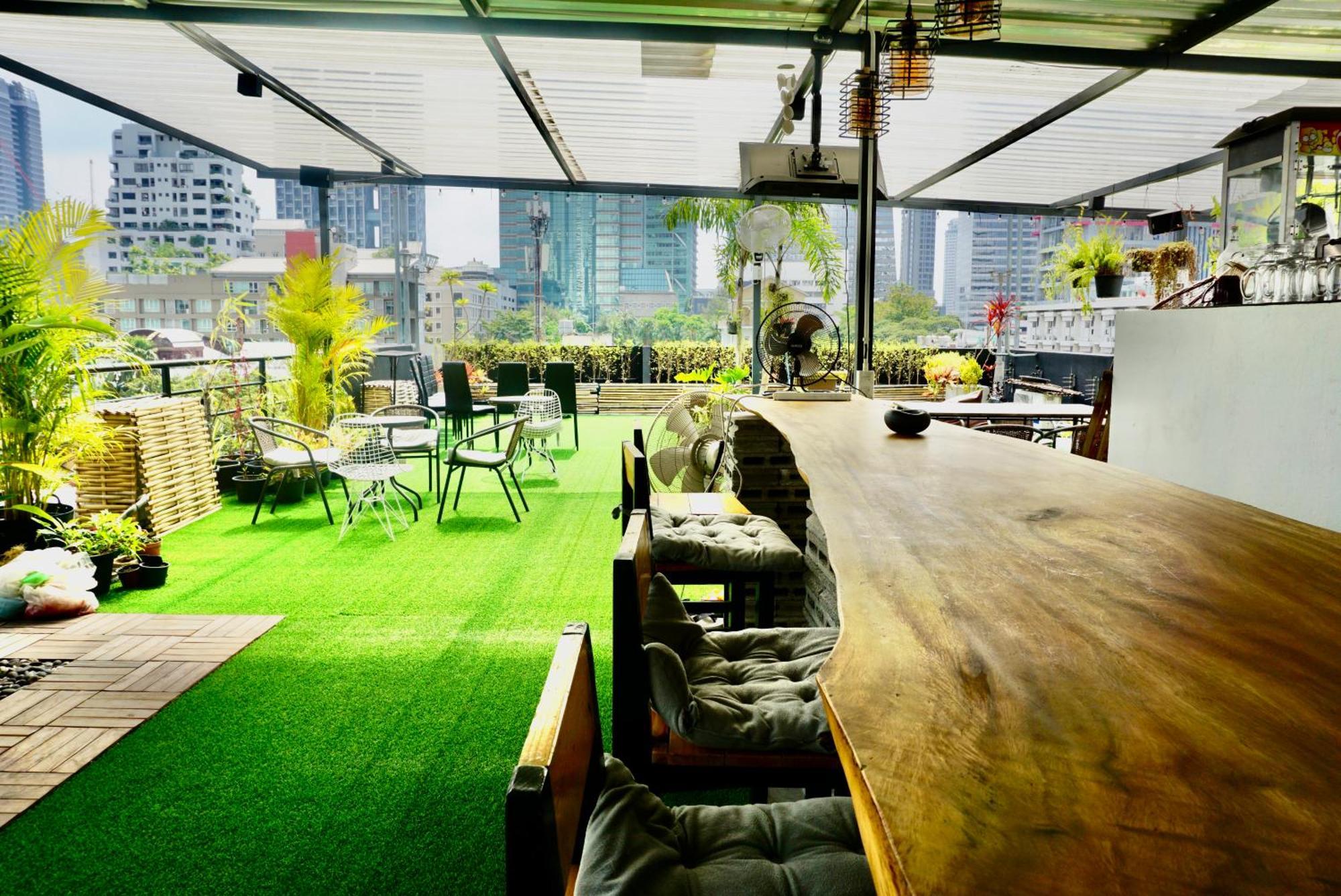 Hash Apartment With Unique Chill Design At Silom Soi 3 Bangkok Exterior foto
