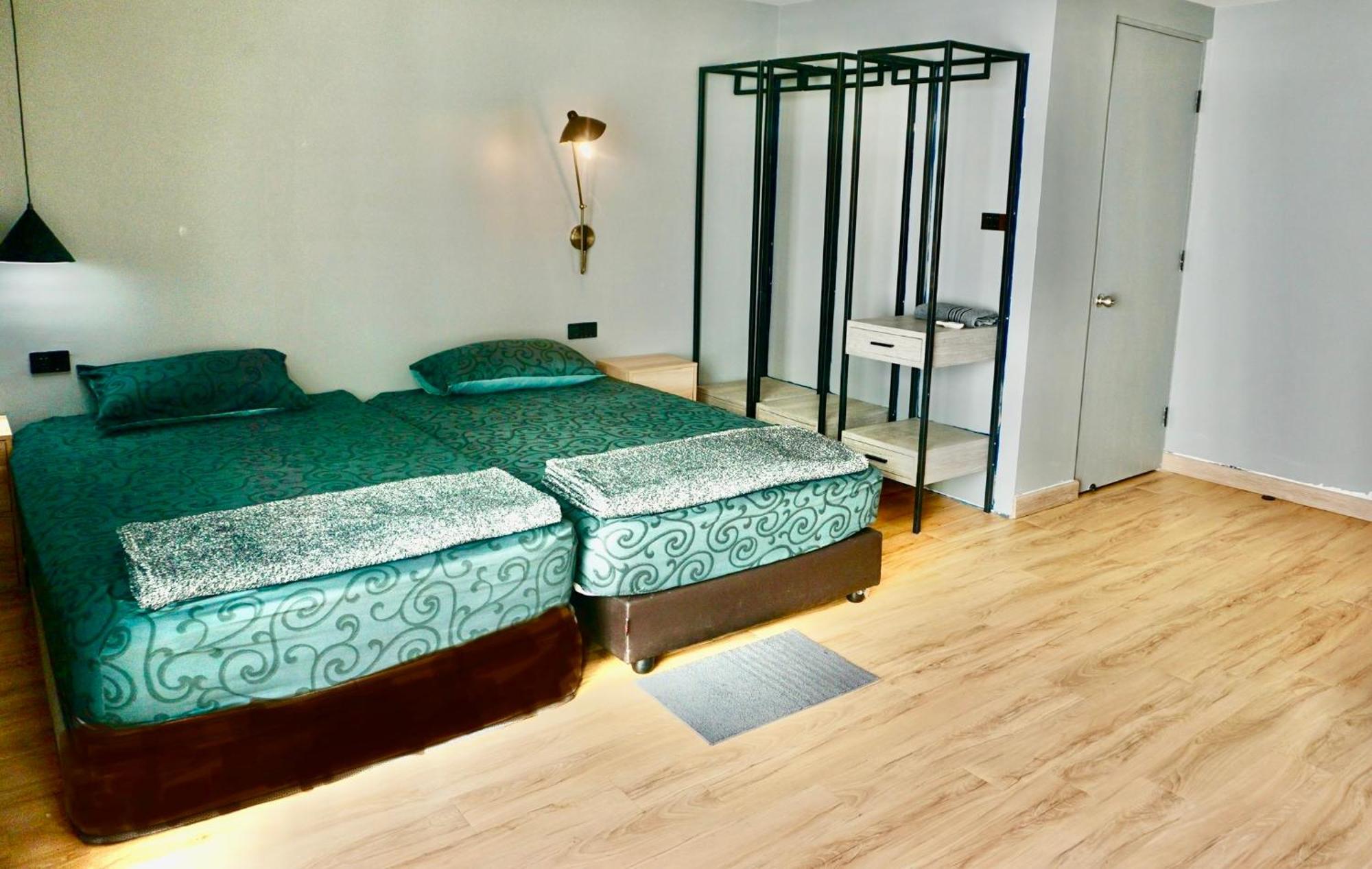 Hash Apartment With Unique Chill Design At Silom Soi 3 Bangkok Exterior foto