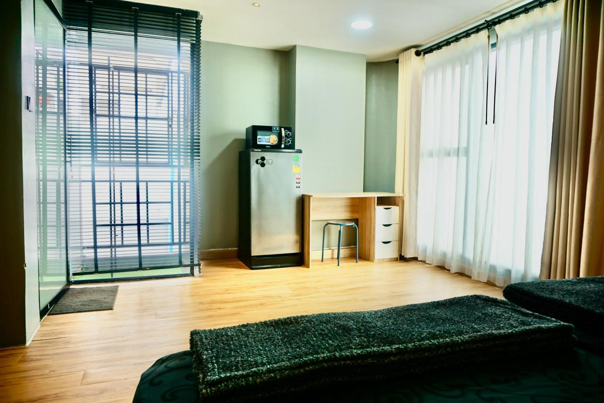 Hash Apartment With Unique Chill Design At Silom Soi 3 Bangkok Exterior foto