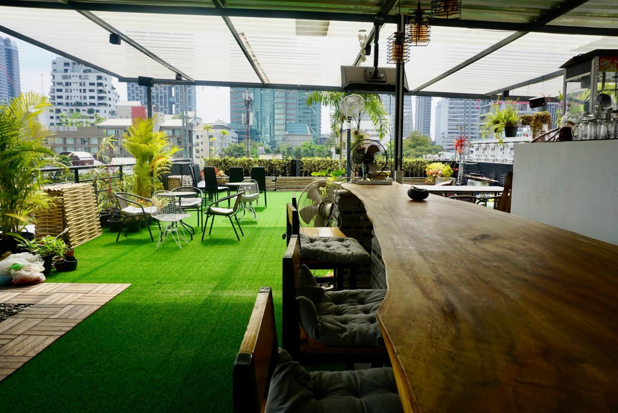 Hash Apartment With Unique Chill Design At Silom Soi 3 Bangkok Exterior foto