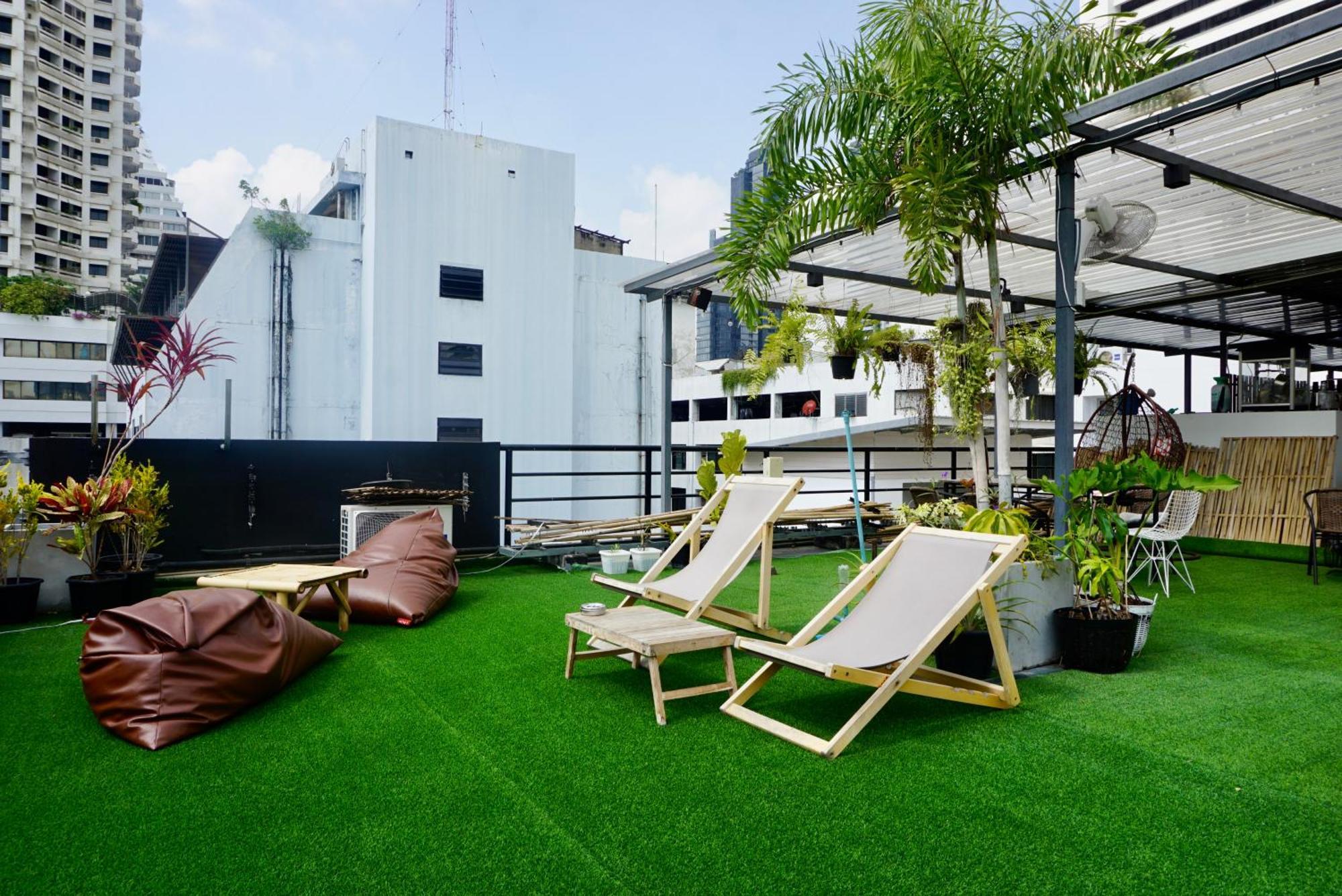 Hash Apartment With Unique Chill Design At Silom Soi 3 Bangkok Exterior foto